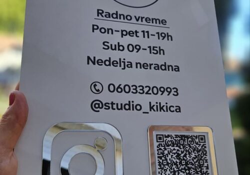 Tabla od klirita sa QR kodom