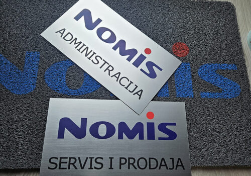 Table od graverske plastike sa štampom