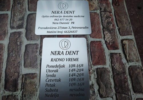 Table od srebrne graverske plastike