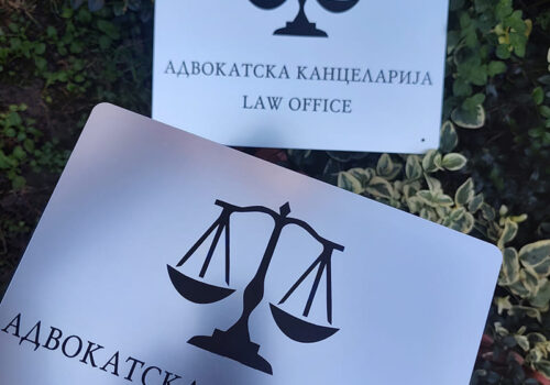 Advokatske table od graverske plastike