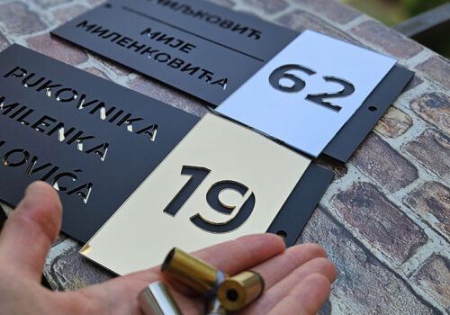 Model broja zlatna graverska plastika