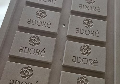 Alat za izlivanje čokolade, Adoré