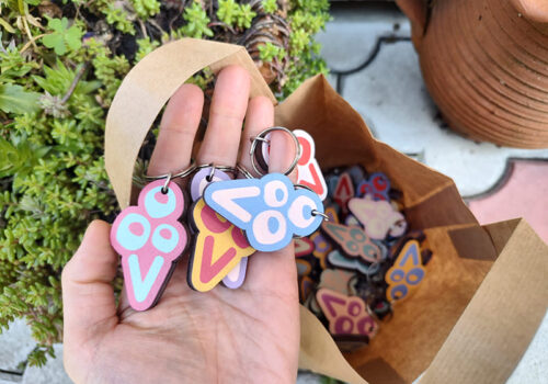 Drveni privesci u obliku loga