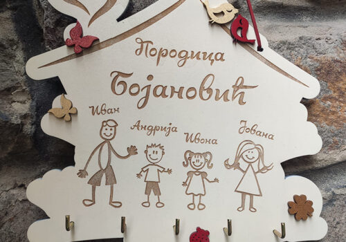 Drveni stalak za kljuceve- poklon za useljenje