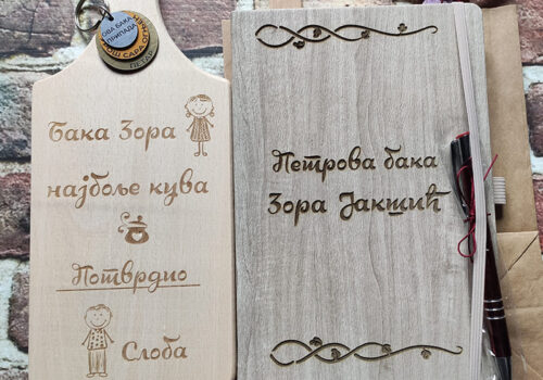 Gravirana daska i rokovnik kao poklon za baku