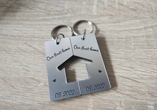 Model dvodelni privezak srebrna graverska plastika