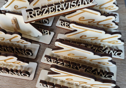 Drvene oznake rezervisano sa logom
