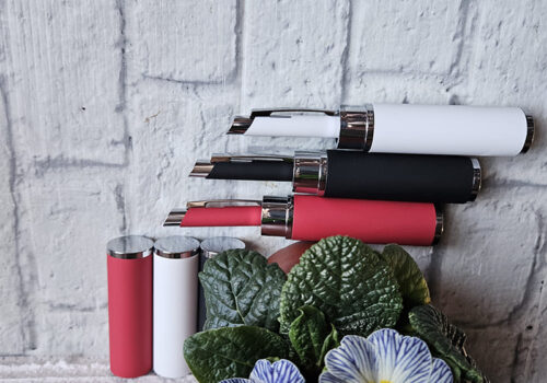 Metalna hemijska u tubi bela, crna, crvena