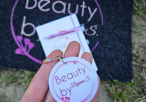 Privezak od klirita sa logom