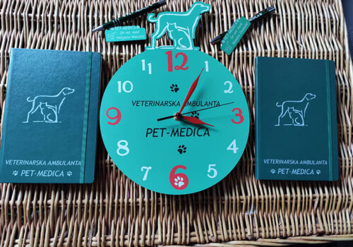 Sat, rokovnik, ID pločice i hemijske sa logom