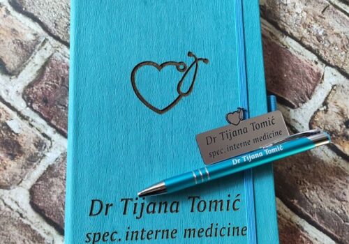 Set u tirkiznoj boji rokovnik i hemijska za doktora