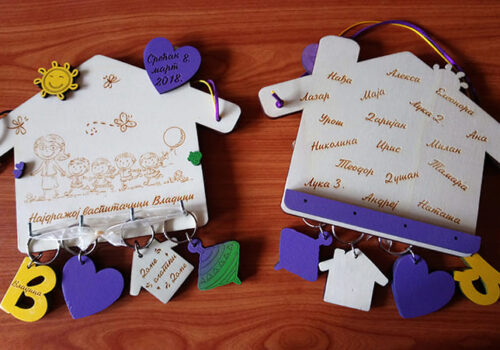 Stalak za ključeve kao poklon za vaspitačicu